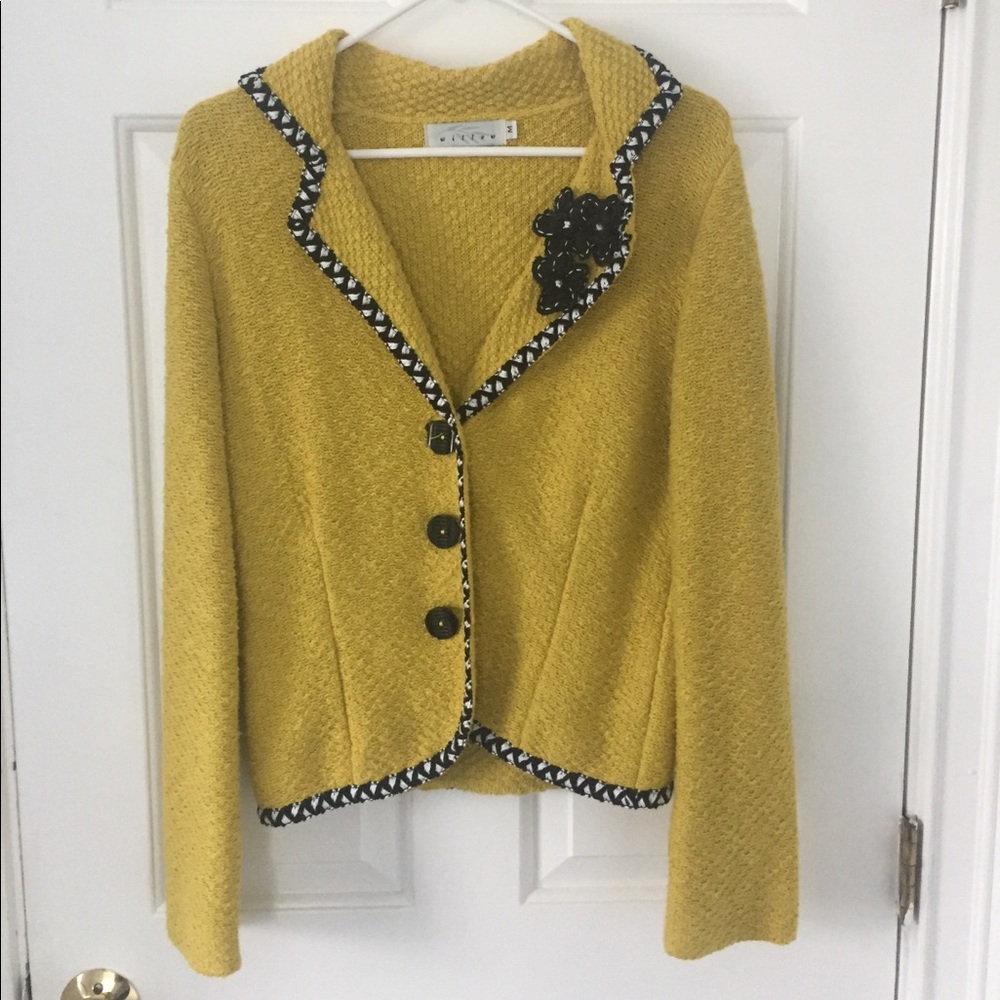 Textured vintage yellow jacket with black trim